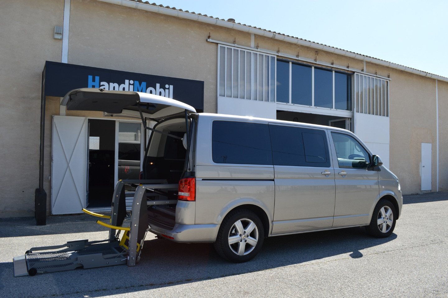 T5&comma; TRANSPORTER&comma; MULTIVAN&comma; CARAVELLE Volkswagen Am&eacute;nag&eacute; Conduite